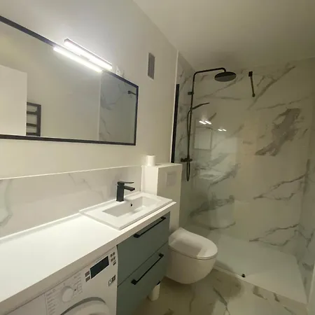 Appartement Moderne A Avec Parking Et Vue Ocean - Fr-1-239-1040 *